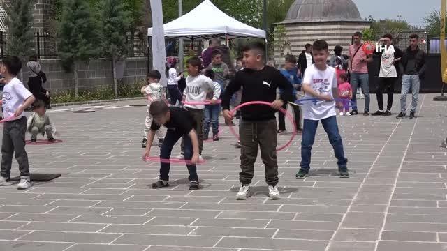 Çocuk Oyunları ve Spor Kulüpleri Federasyonu çocuklara çifte bayram yaşattı