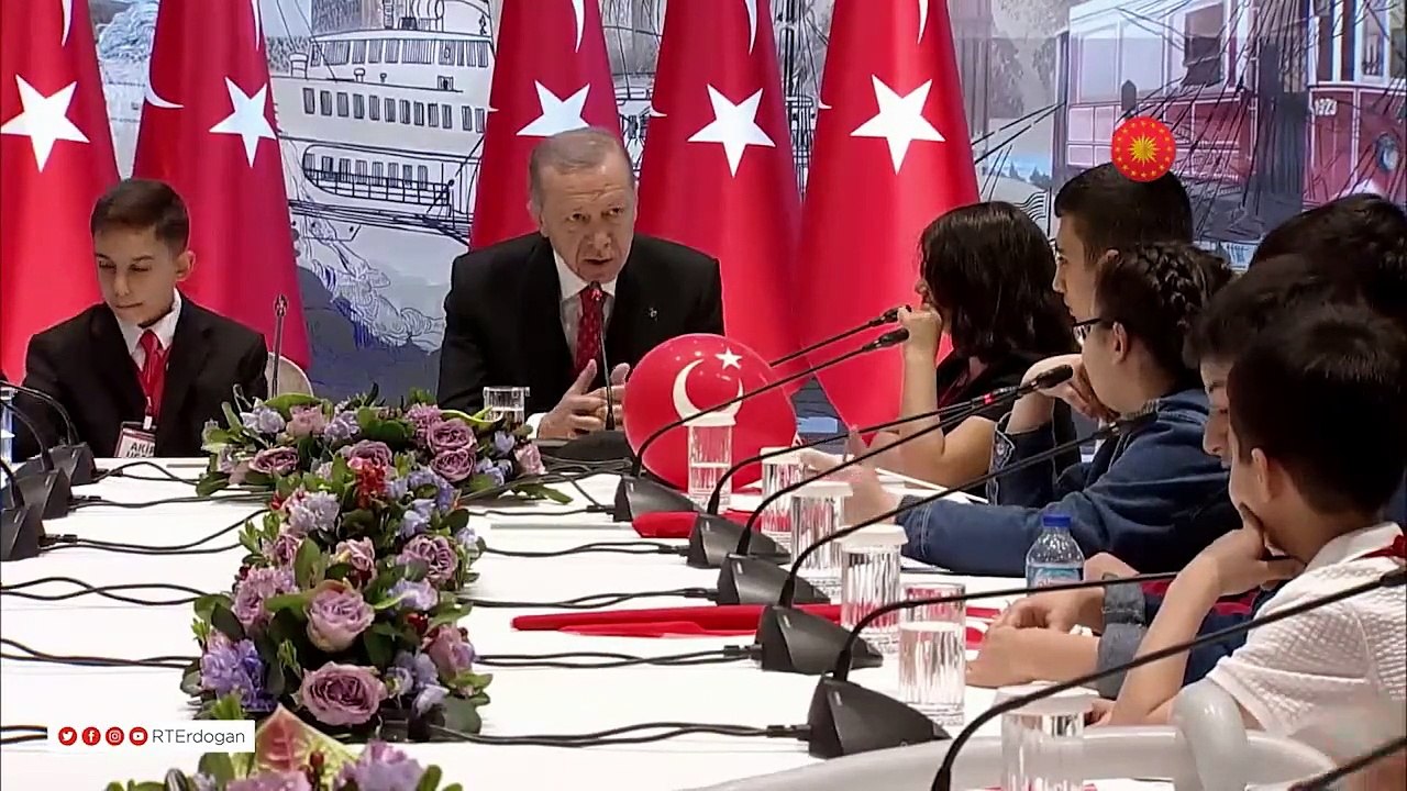 Erdoğan çocuklarla buluşmasında muhalefeti hedef aldı; Erdoğan'ı anlamayan çocuktan "Nasıl yani?" yanıtı geldi