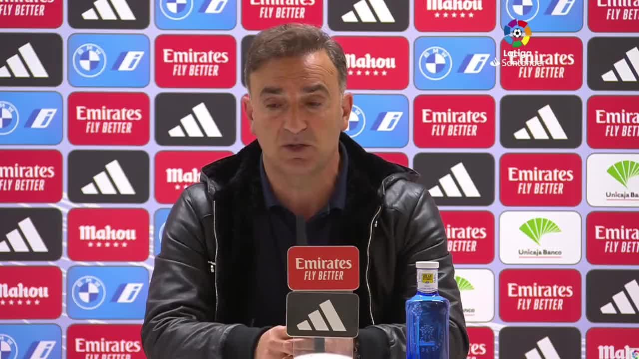 Carvalhal se deshace en elogios hacia Militao: "es el mejor defensa del mundo"