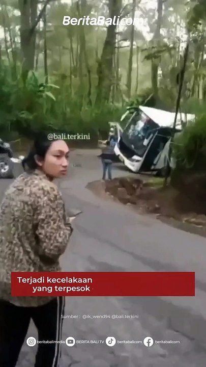 Terjadi kecelakaan melibatkan sebuah bus yang t...