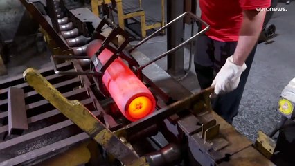 قلق في واشنطن.. جهود لتسريع إنتاج قذائف هاوتزر المُستخدمة في أوكرانيا بسبب نقص بالمخزون الإستراتيجي