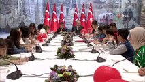 Cumhurbaşkanı Erdoğan Dolmabahçe Ofisi'nde depremzede çocukları kabul etti