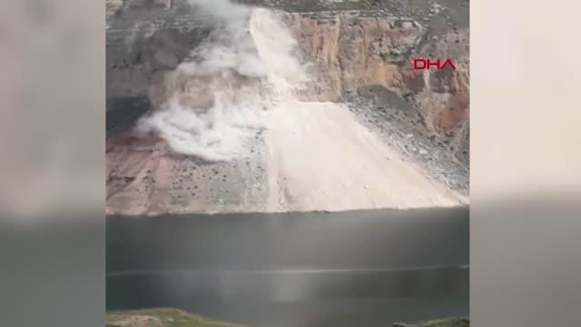 HEYELANDA KAYA PARÇALARI BOTAN ÇAYI'NA DÜŞTÜ, O ANLAR KAMERADA