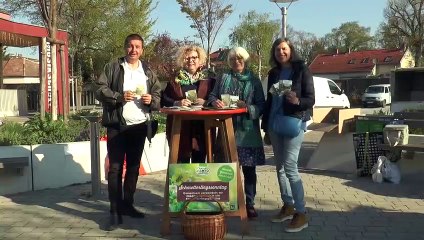 Deutsch Wagram Verteilaktion der Schmetterlings Samensackerl am Frischemarkt