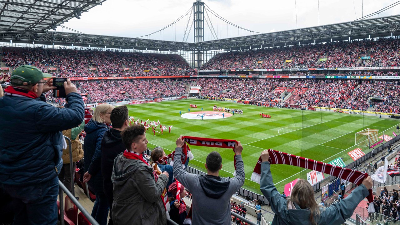 Vor Rekordkulisse in Köln: Eintracht-Frauen entführen den Sieg