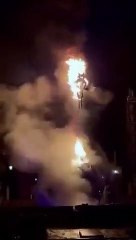 EUA. Dragão de 14 metros incendeia-se durante espetáculo na Disneyland