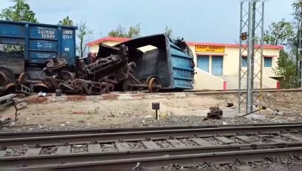 लाइन से मलबा हटा, 4 दिन बाद अप एंड डाउन में ट्रेनों का परिचालन शुरू