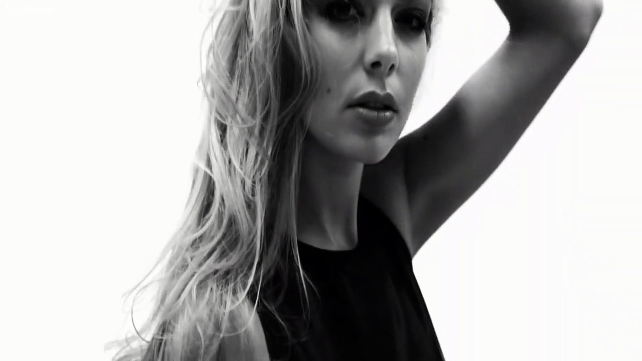 Hot models inphotoshoot