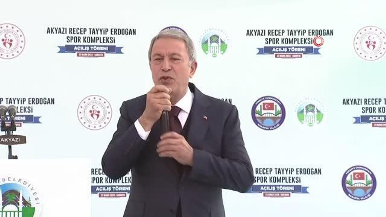 Bakan Akar: "Otobüsün ön tarafına PKK'lılar binmiş, YPG'liler binmiş, ortasında HDP var"