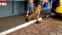 Homem que é acusado de agredir a esposa resiste a prisão e dá trabalho à Polícia Militar