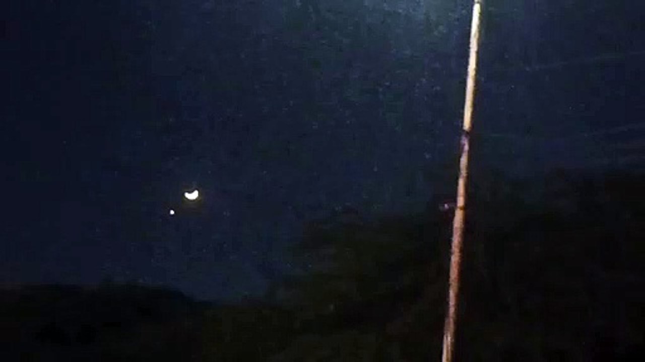 आसमां में शांति और समृद्धि का मिलन