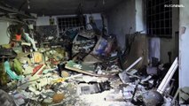 شاهد: دمار طال المنازل.. أوكرانيون يعاينون الأضرار بعد قصف روسي على خاركيف