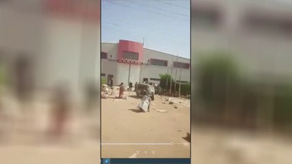 فيديو يظهر نهب مخازن سيقا القمح في #الخرطوم_بحري #السودان #العربية