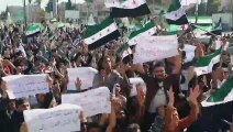 Sírios protestam contra a 'normalização' com o governo de Assad