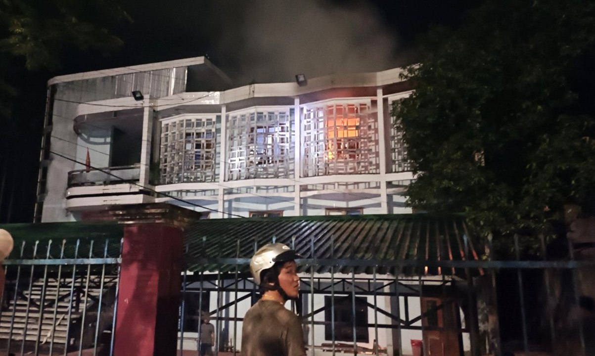 Cháy ở Phòng Giáo dục và đào tạo, nhiều tài liệu bị thiêu rụi