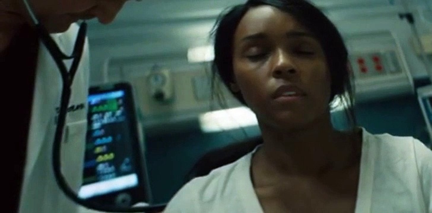 Homecoming S02 E01