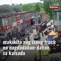 Pickup na nakabangga ng van, sapul sa paparating na tren! | GMA News Feed