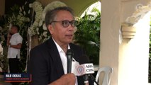 Mar Roxas pays his respects to the late Albert del Rosario