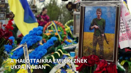 A temetőkben emlékeztek elhunyt szeretteikre az ukránok