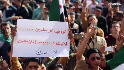 سوريون يحتجّون على استئناف دول عربية علاقاتها مع الأسد
