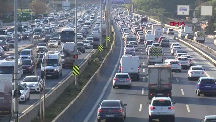 TATİLİN ARDINDAN İSTANBUL'DA TRAFİK YOĞUNLUĞU BAŞLADI
