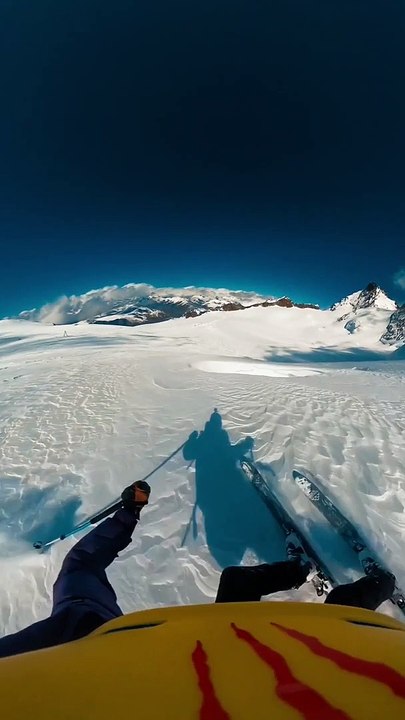 Tomber à ski dans une crevasse