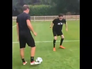 Ce footballeur va vous rendre fou... Talentueux