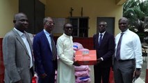 Le District Autonome d'Abidjan fait dons de vivres aux volontaires de Caritas
