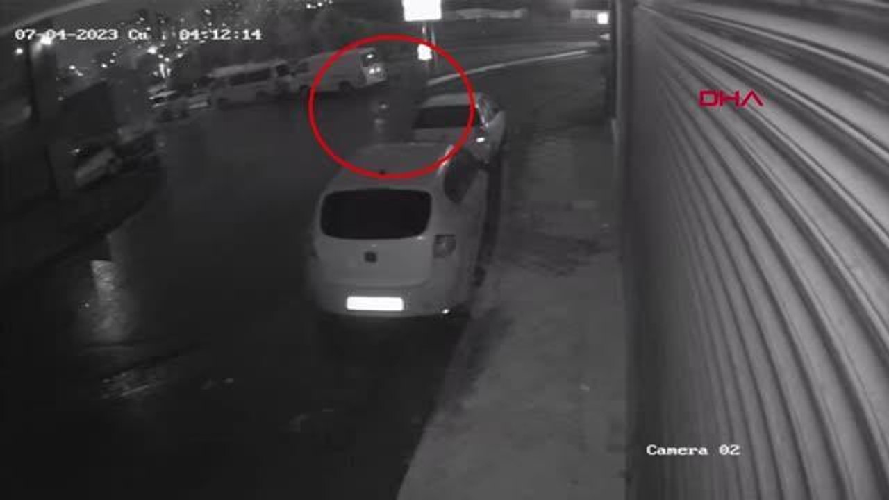BAĞCILAR'DA İŞ YERİNİN KURŞUNLANDIĞI ANLARIN GÜVENLİK KAMERASI GÖRÜNTÜLERİ ORTAYA ÇIKTI