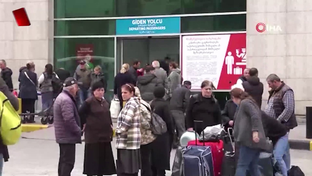 Bayram tatilinde Sarp Sınır Kapısı'nda turizm yoğunluğu yaşandı