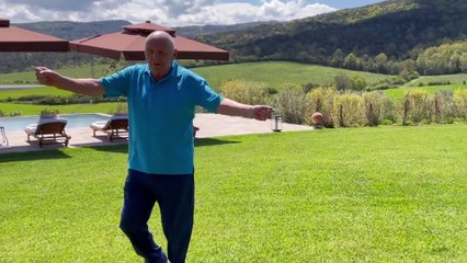 Anthony Hopkins balla in Toscana: l'invidiabile energia