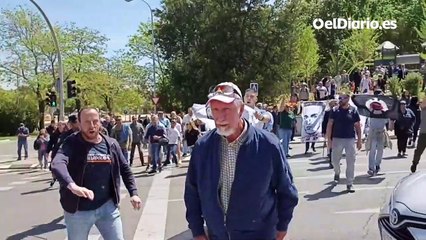 Simpatizantes de La Falange en el cementerio de San Isidro