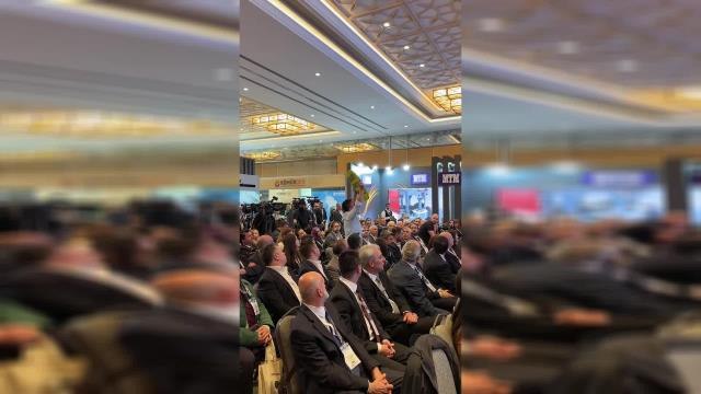 Greenpeace Akdeniz Genel Direktörü Ersin Tek, 'Temiz Kömür Teknolojileri Zirvesi'ni Havası Kirli, Parası Kirli, Neresi Temiz Yazılı Dövizle...