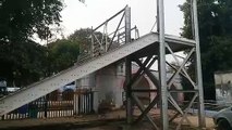 Lift work slow at Narmadapuram railway station, passengers crossing the tracks