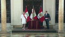 Presidenta de Perú cambia a cuatro ministros de su gabinete