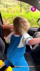 Çocuğuyla oynadığı muhteşem oyun sonucunda kıkır kıkır güldüren yılın babası