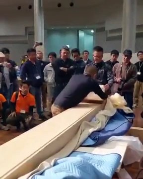 Couper du bois aussi fin que du papier