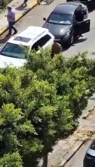 اشتباك الممثل وسام فارس مع فرد أمن في الشارع