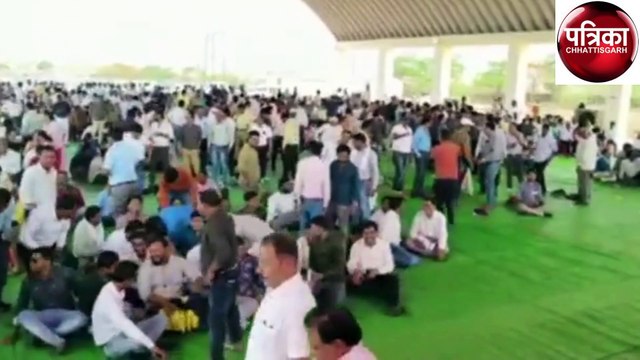 पटवारियों और तहसीलदारों की हड़ताल से सोमवार को राजस्व विभाग के काम पूरी तहर से ठप्प