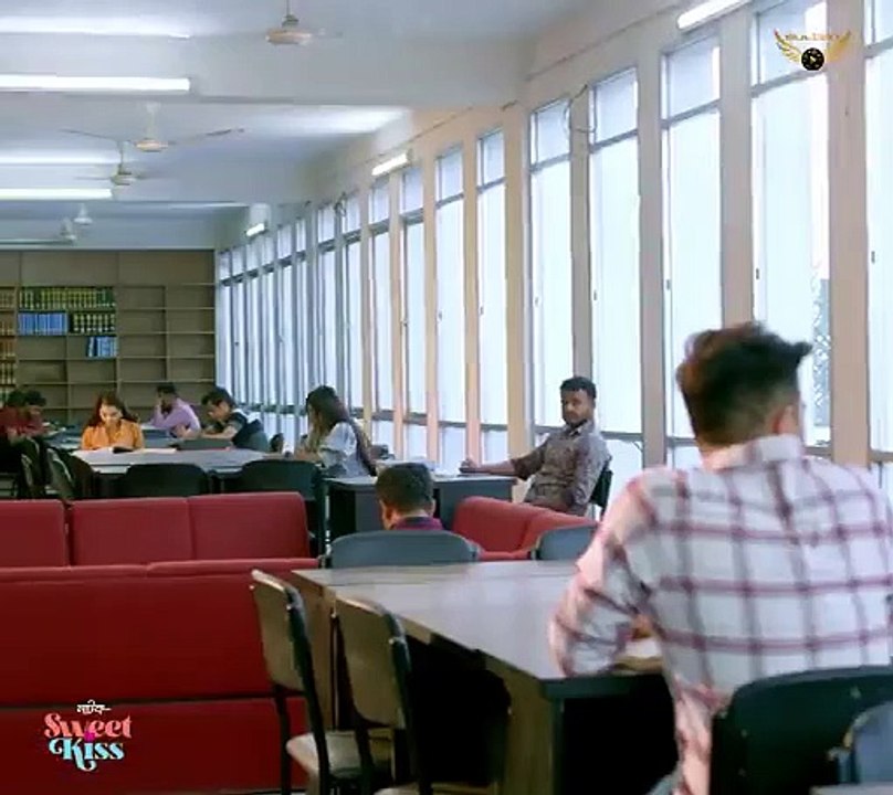 ফার্স্ট টাইম প্রেমে পড়লে  যা হয় আরকি 