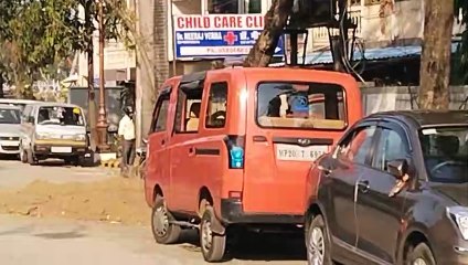 दोनों ओर पार्किंग से सिंगल बचता है मार्ग, सिंगल मार्ग
