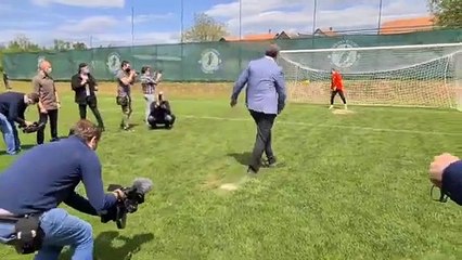 Aleksandar Vučić daje gol iz penala na Ubu