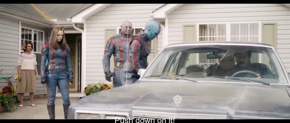 GUARDIANS OF THE GALAXY 3 Scène "Nebula ne peut pas ouvrir la porte de la voiture" (2023)