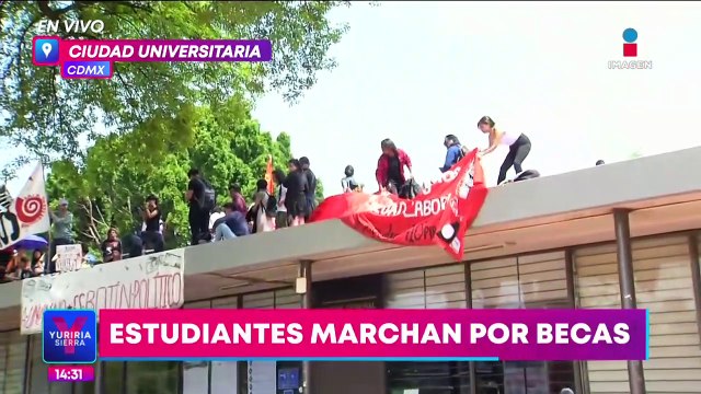 Marchan estudiantes de la UNAM para exigir transparencia del uso de recursos