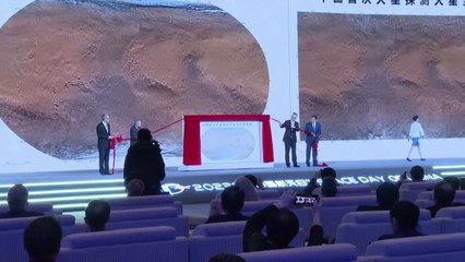 중국, 첫 화성 탐사서 촬영한 화성 컬러 이미지 공개 / YTN