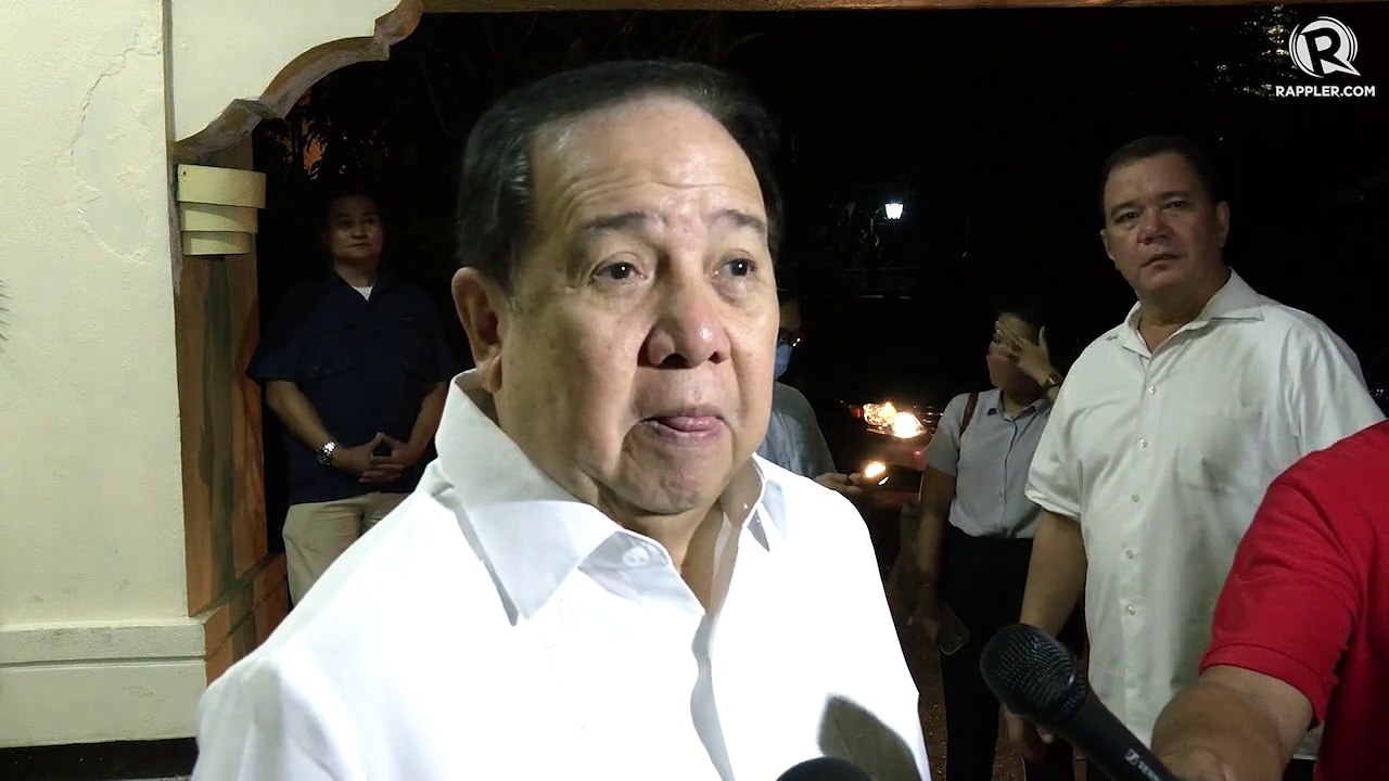 Former senator Dick Gordon attends the wake of Albert del Rosario