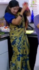 Navel show Hot Aunty  in saree