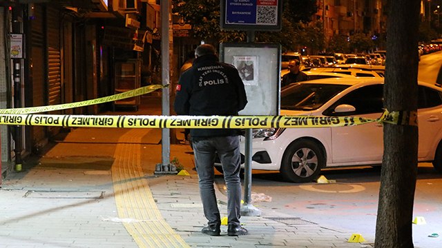 İzmir'de bıçaklı ve silahlı saldırıya uğrayan adam öldü