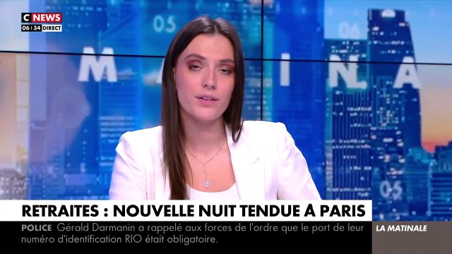 Retraites - Regardez les images des incidents qui se sont déroulés cette nuit dans les rues de Paris avec des barricades et des poubelles en feu