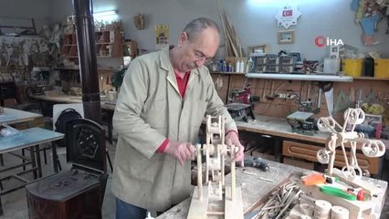 Emeklilikte boş kalmamak için başladı, 15 yıldır ahşap oyuncak üretiyor